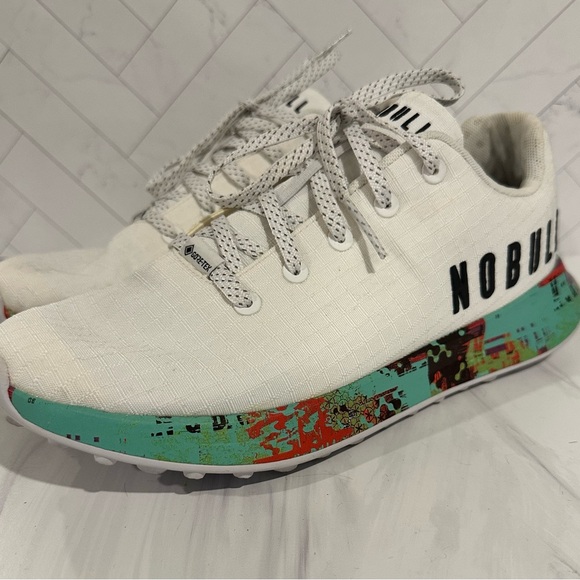 NOBULL White Sneakers with Minimalist Design that can be used for golfing.⛳️ - Picture 2 of 6